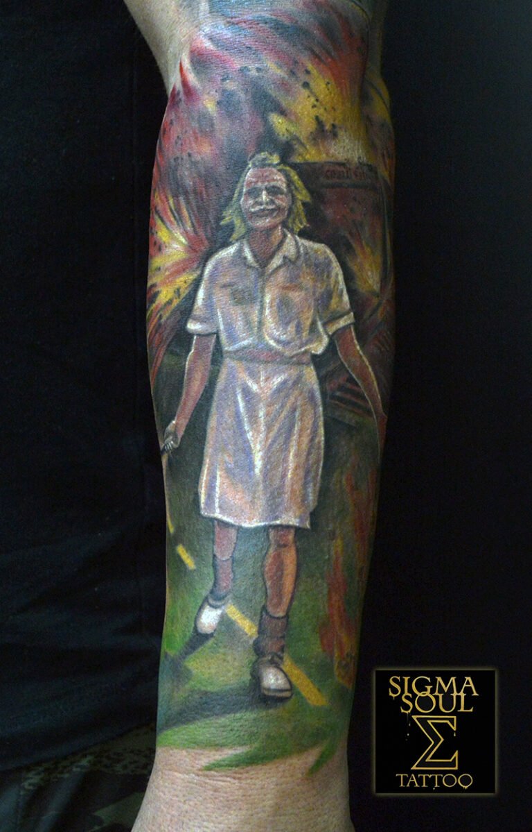 el joker tattoo tatuaje a color parte de brazo completo 2