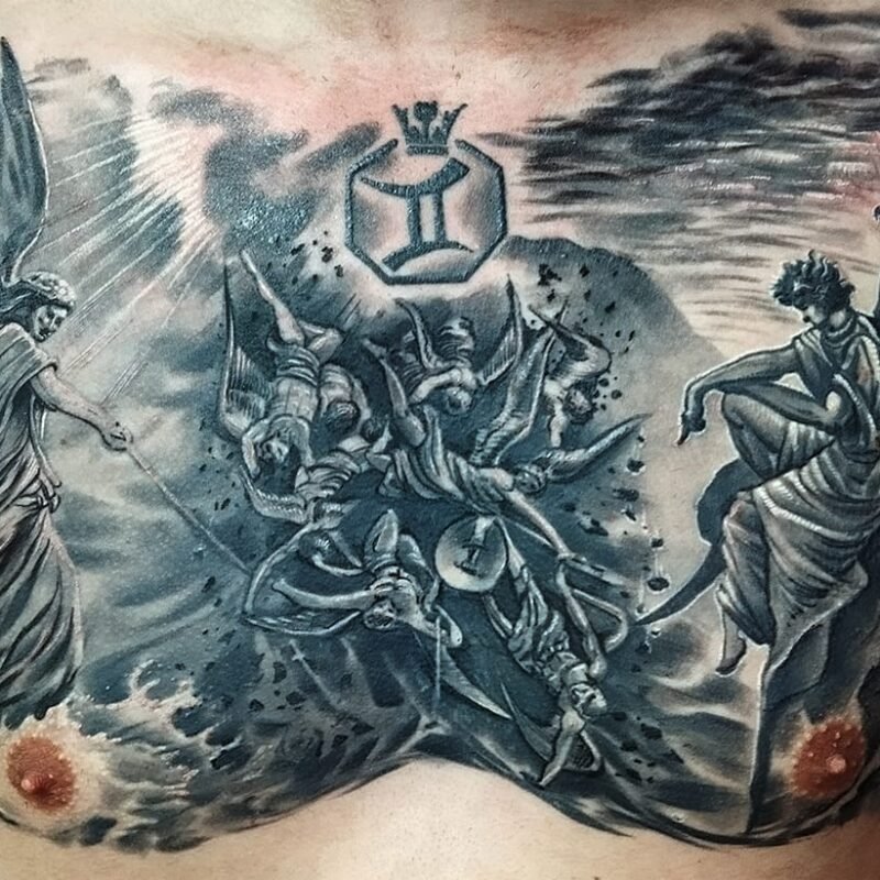 pecho tatuaje bien contra el mal